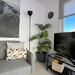 Sunny Cozy & Pretty Penthouse In Sc *